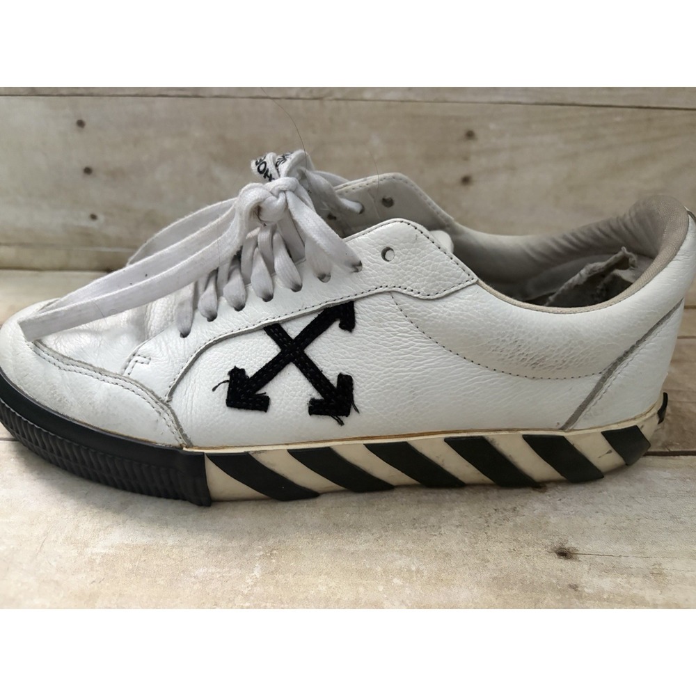 Authentic Off-White Vulcanized Low-Top Sneakers Size 44, With Box - Picture 7 of 12